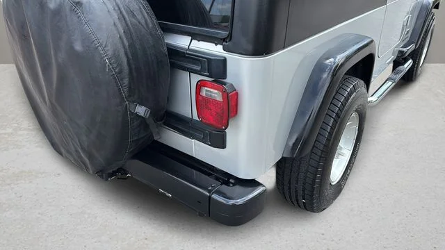 Used 2006 Silver Jeep Unlimited image 35