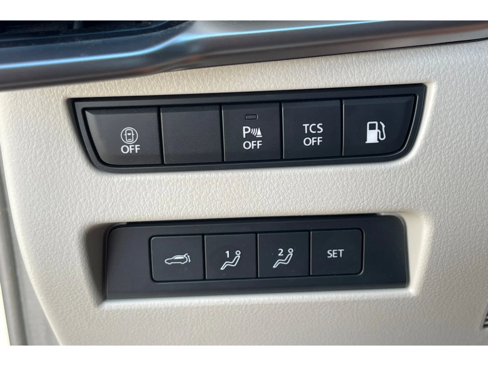 Used 2024 PLATINUM QUARTZ Mazda Premium Plus image 43