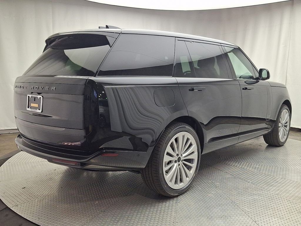 New 2026 Santorini Black Metallic Land Rover SE image 3