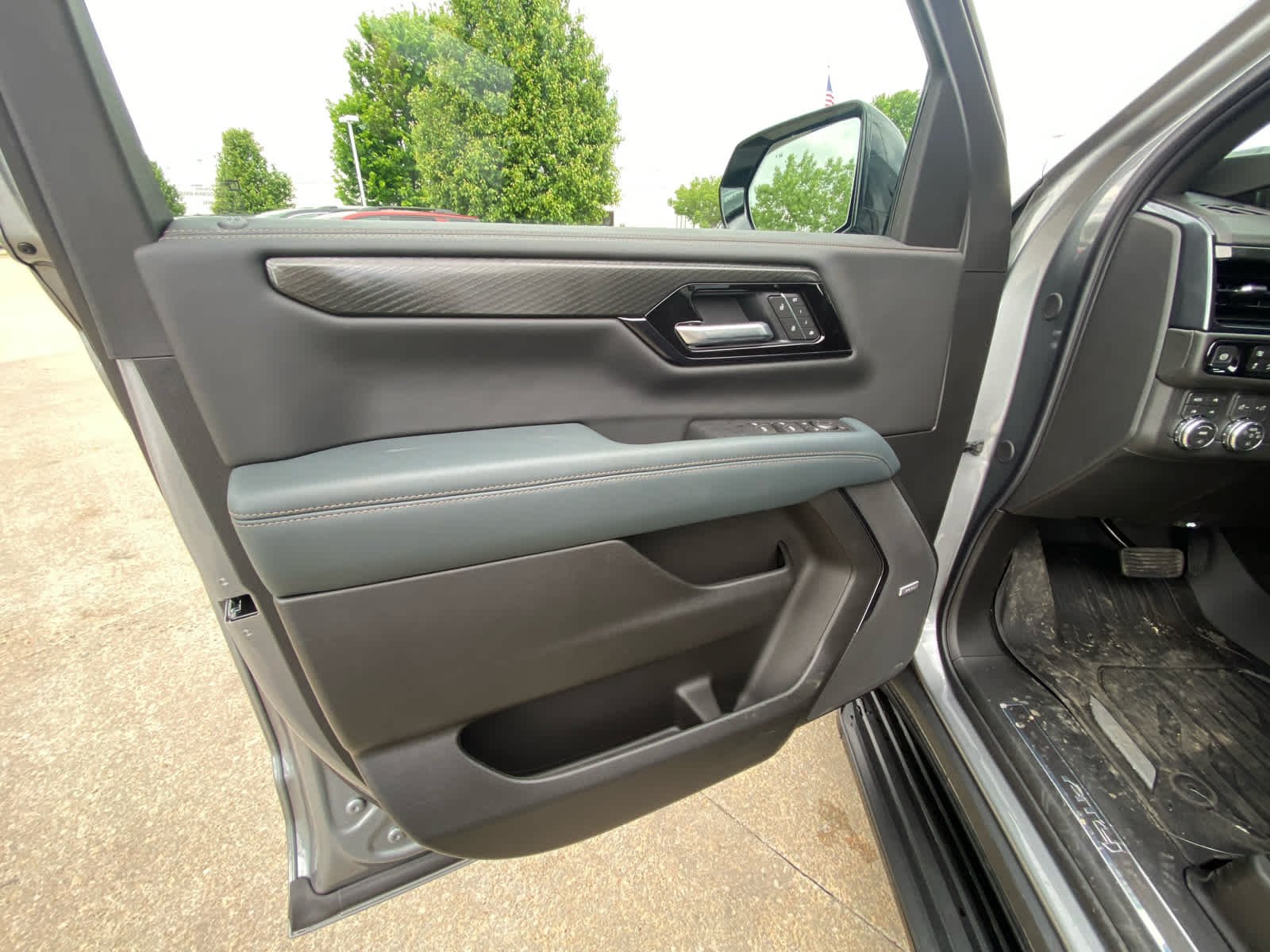 2026 GMC Yukon AT4 - Photo 8