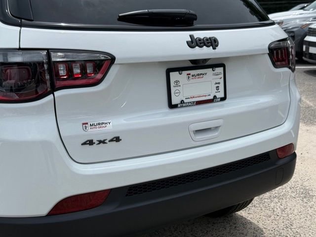 New 2026 Bright White Clearcoat Jeep Latitude image 8