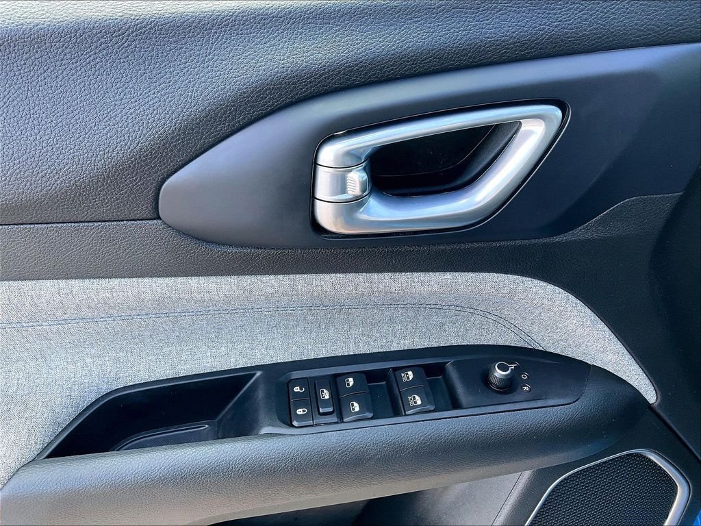Used 2022 Laser Blue Pearlcoat Jeep Latitude image 37