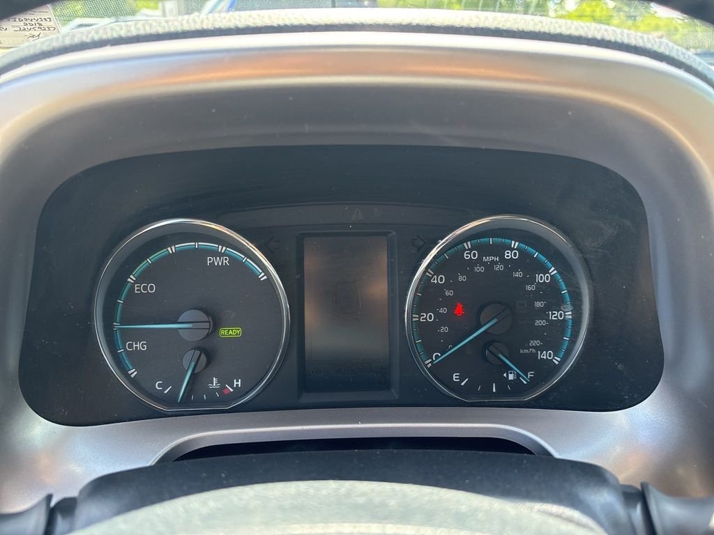 Used 2018 White Toyota XLE image 22