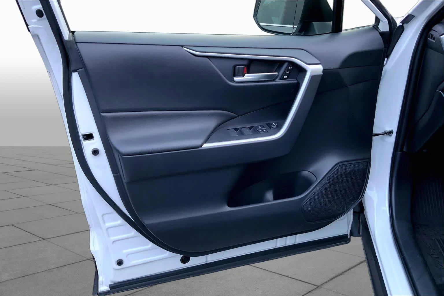 Used 2024 Wind Chill Pearl Toyota XLE Premium image 19