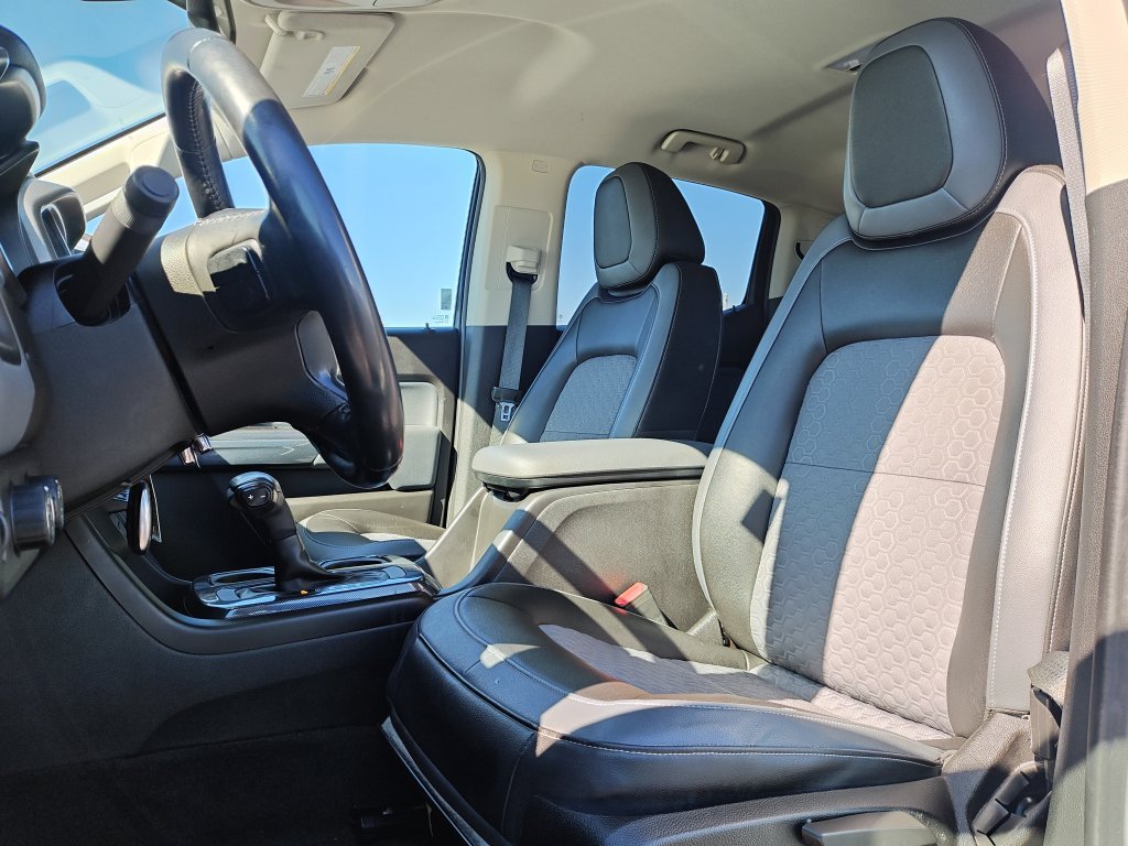 Used 2016 Silver Chevrolet Z71 image 13