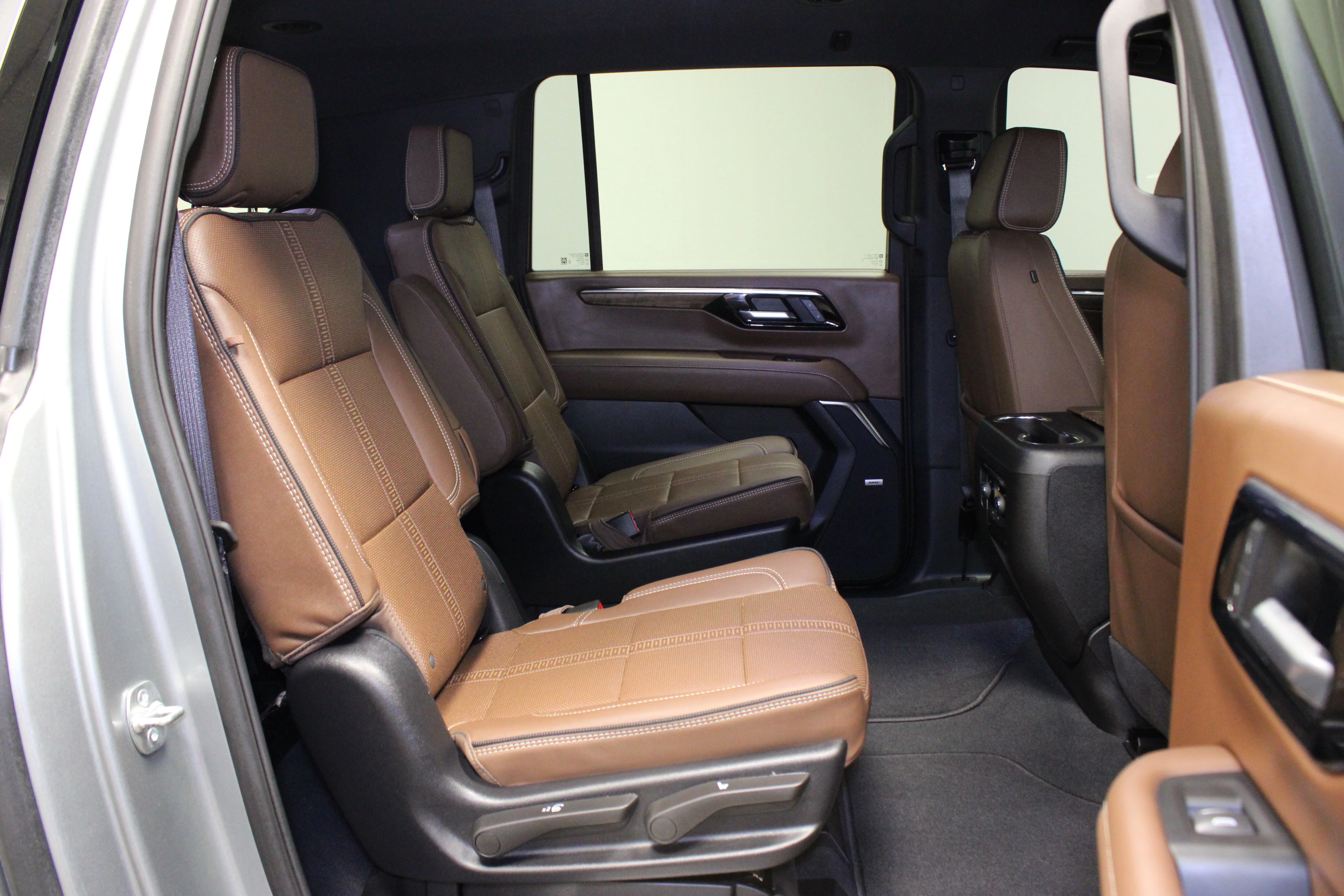 Used 2025 Sterling Gray Metallic Chevrolet High Country image 16