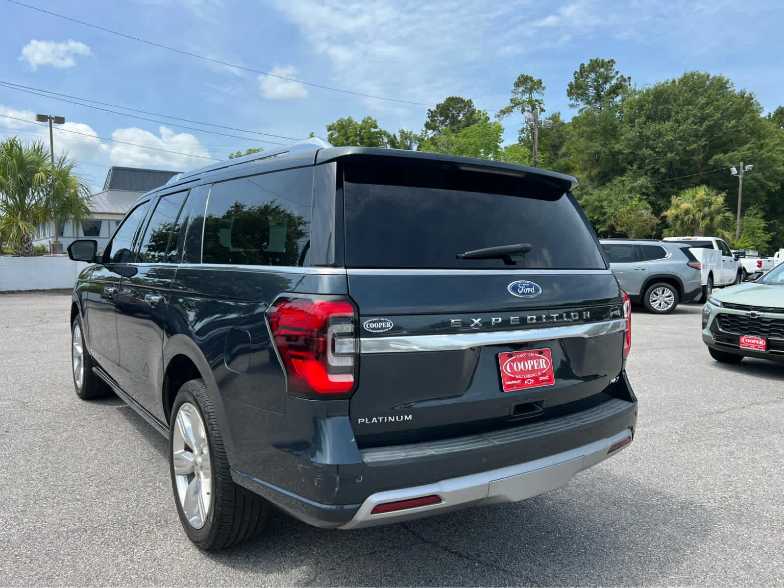 Used 2022 Blue Ford Platinum image 4