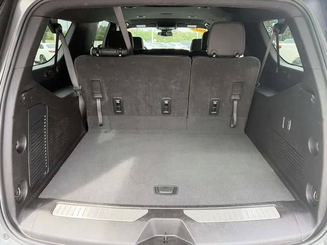 Used 2025 Gray Chevrolet Z71 image 8