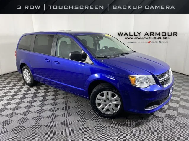 Used 2018 Blue Dodge SE image 1