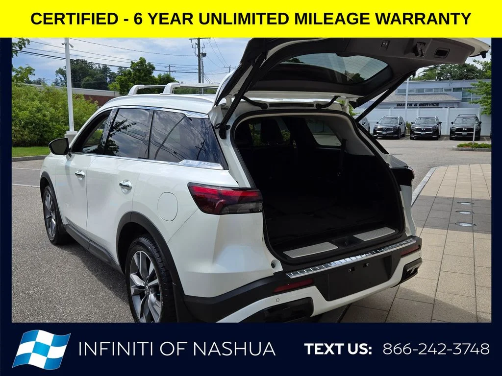 Certified Used 2023 White INFINITI LUXE image 20