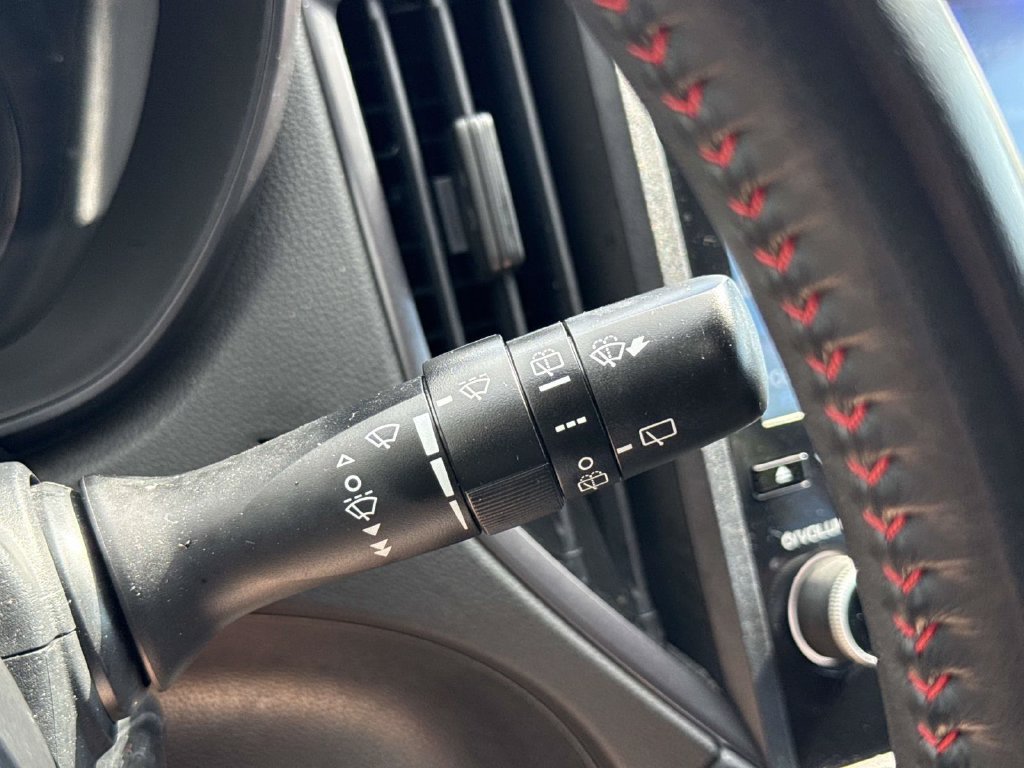 Used 2023  Subaru Premium image 37
