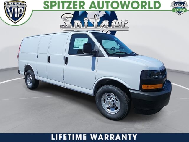 2026 Chevrolet Express 2500 Work Van HD's photo