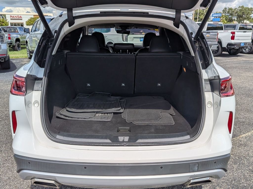 Used 2023 White INFINITI LUXE image 27