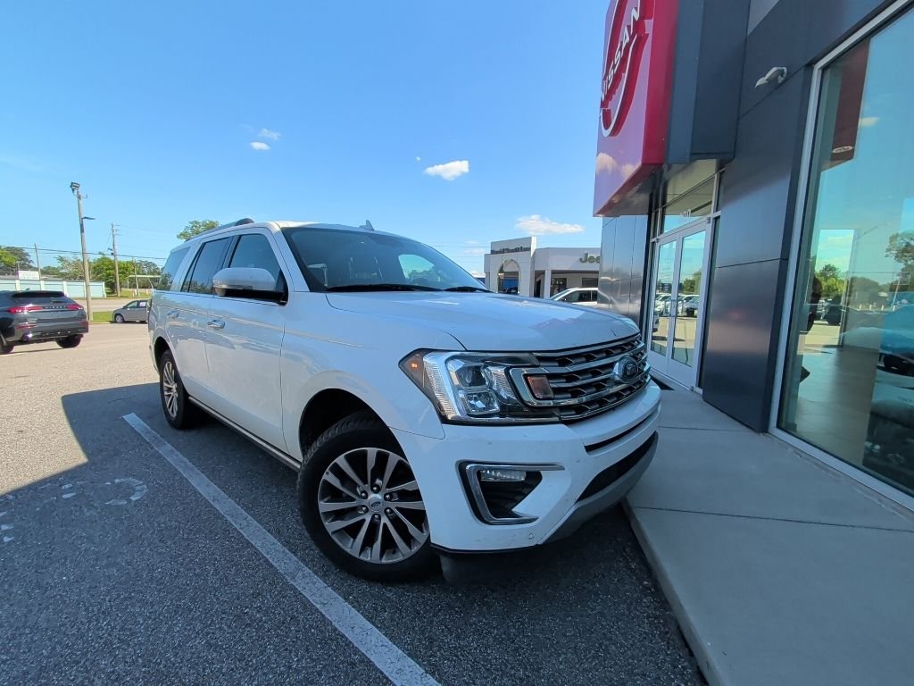 Used 2018 White Ford Limited image 3