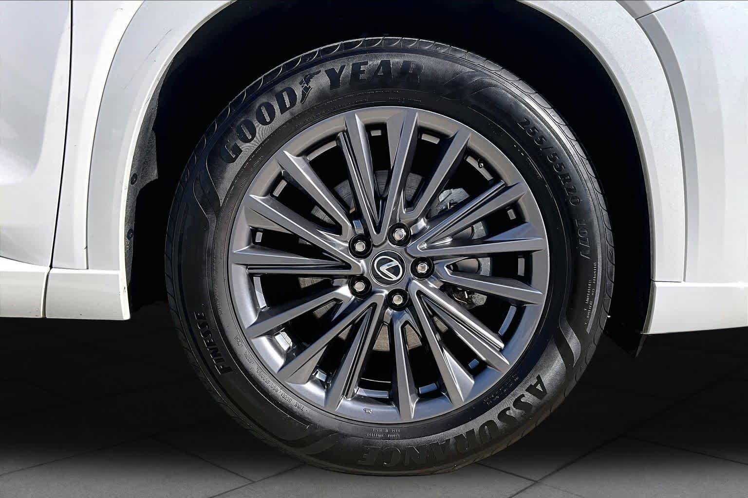Used 2024 Wind Chill Pearl Lexus  image 10
