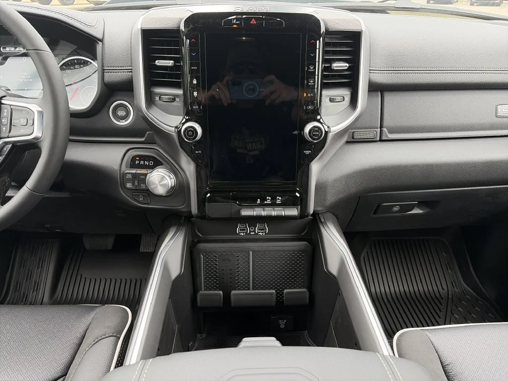 New 2026 Diamond Black Crystal Pearl-Coat Exterior Paint RAM Laramie image 15