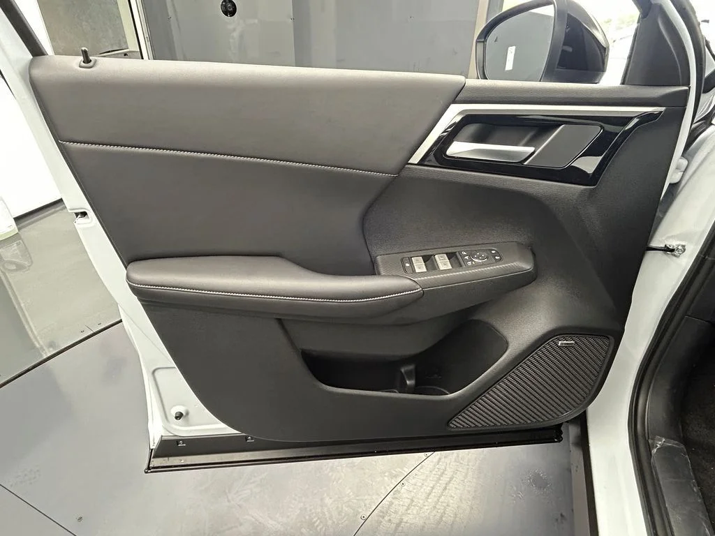 New 2026 White / Black Mitsubishi Trail Edition image 13