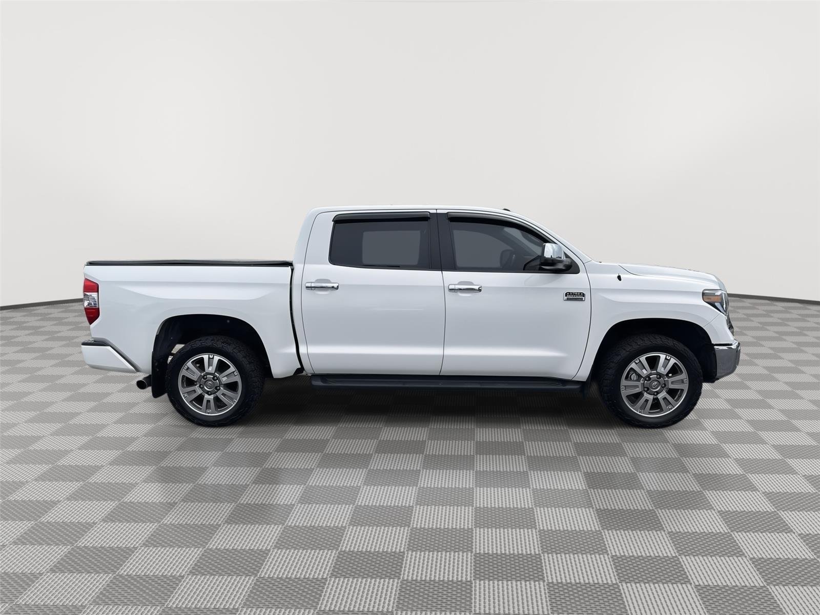 Used 2015 Super White Toyota Platinum image 15