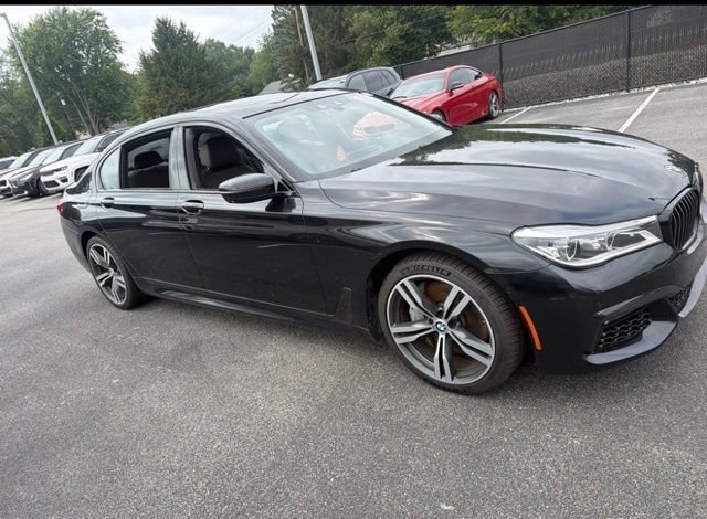 Used 2019 Black BMW 750i xDrive image 3