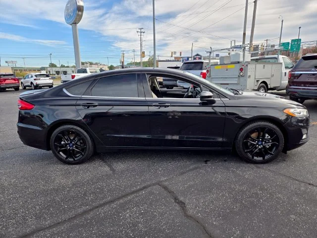 Used 2020 Black Ford SE image 9