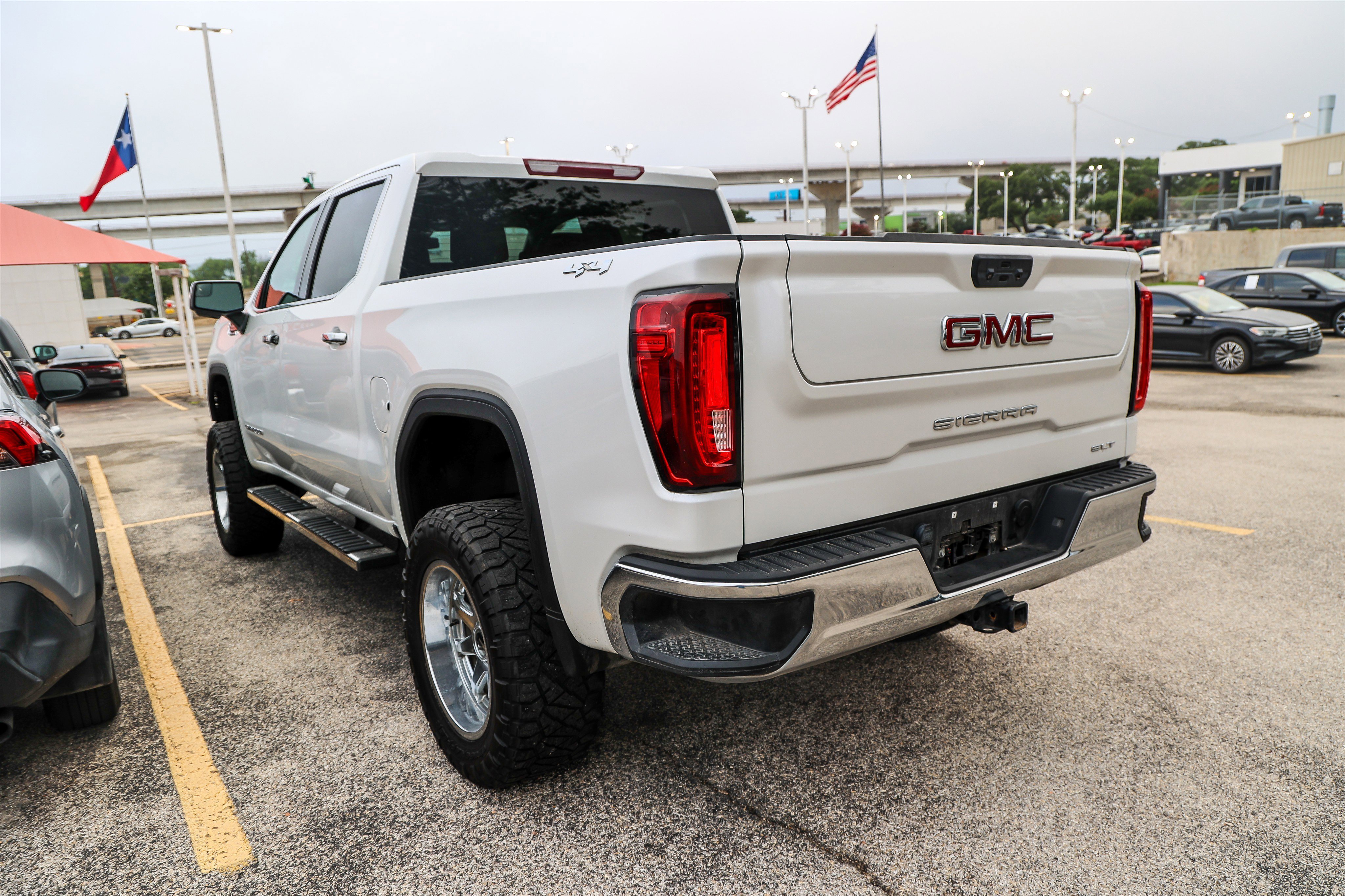 Used 2024 White Frost Tricoat GMC SLT image 8