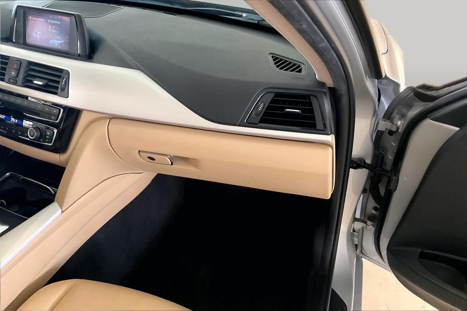 Used 2018 Glacier Silver Metallic BMW 320i image 17