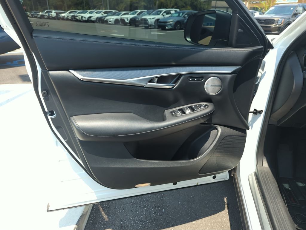 Used 2025 White INFINITI SPORT image 18