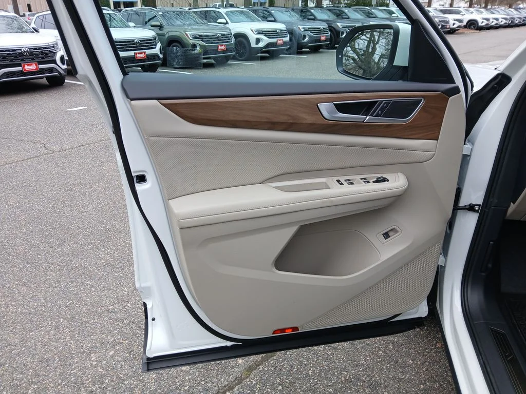 New 2026 White Volkswagen SE w/Technology image 10