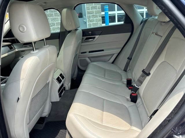 Used 2016 Dark Sapphire Jaguar 35t Prestige image 31
