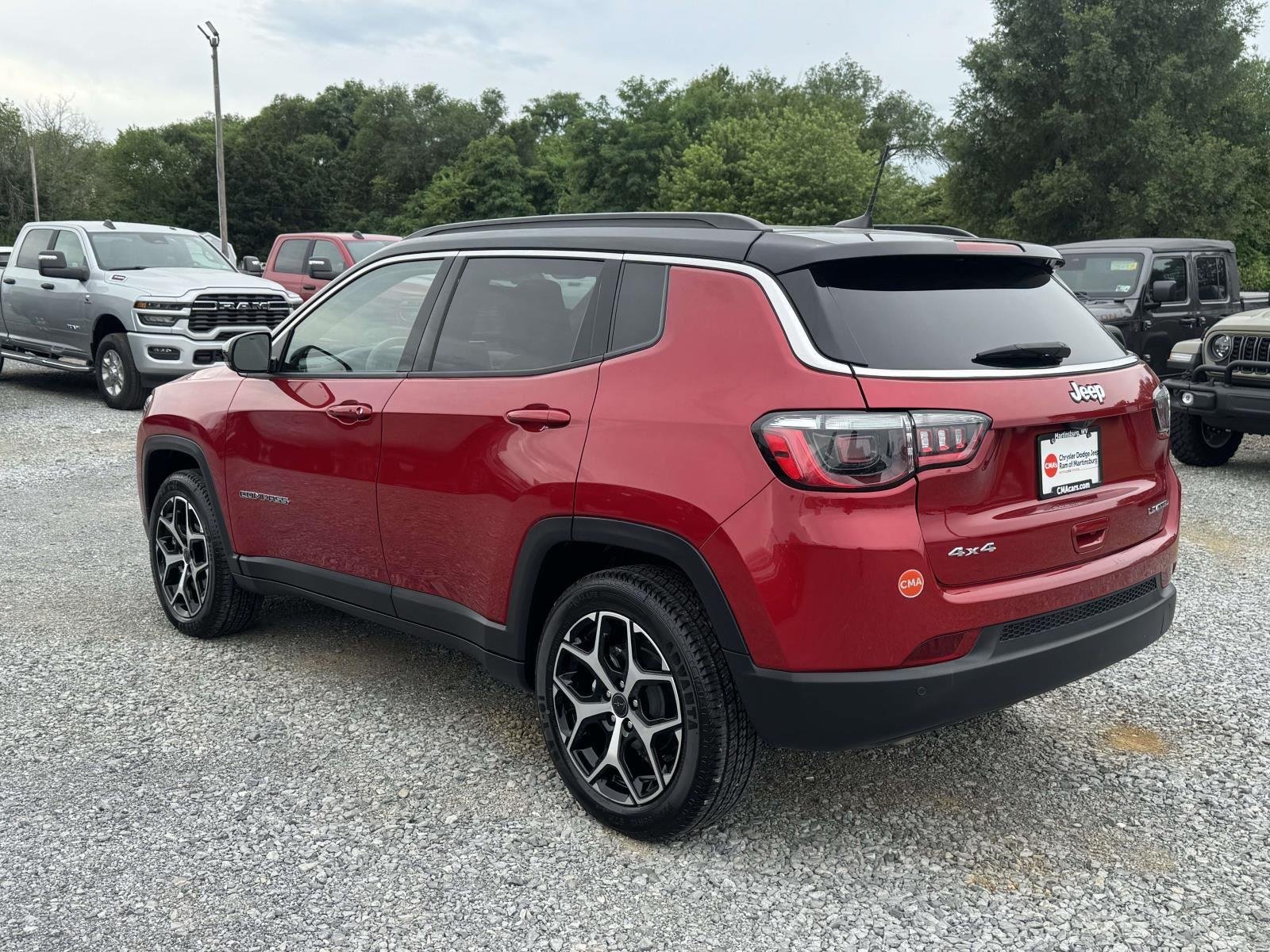 Used 2025 Red Hot Pearlcoat Jeep Limited image 23