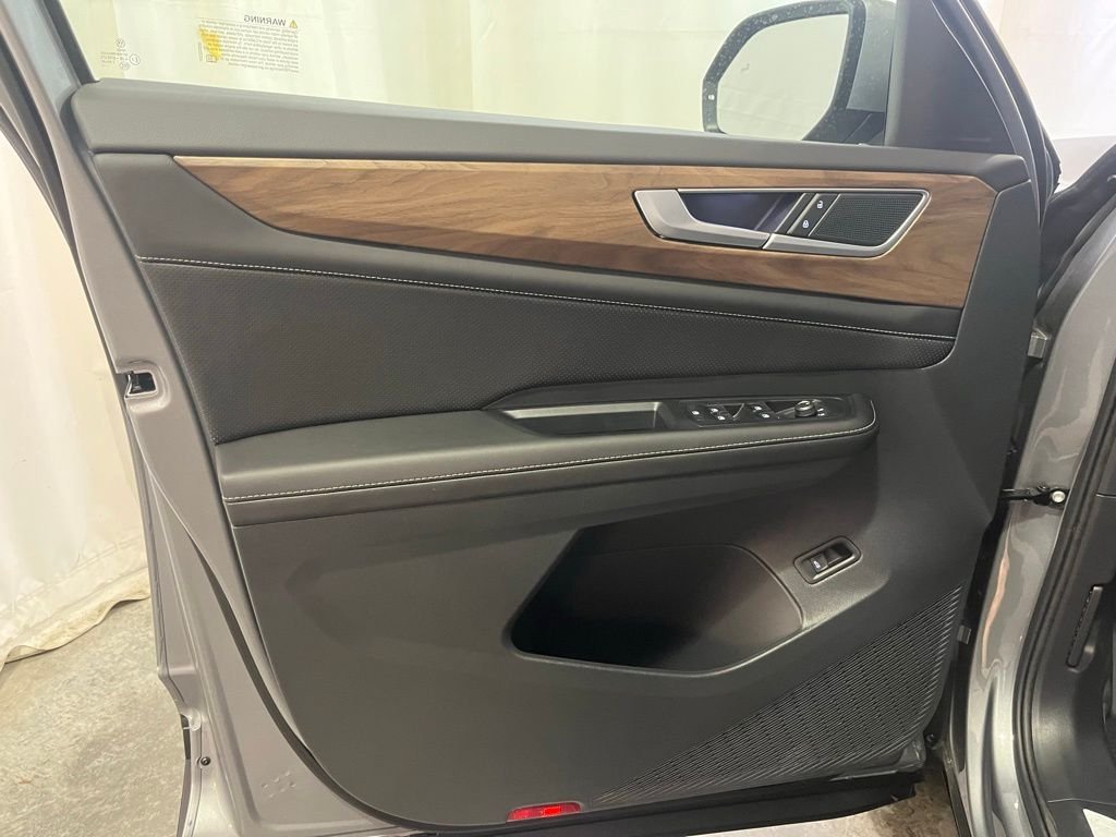 New 2026 Silver Volkswagen 2.0T SE w/Technology image 9