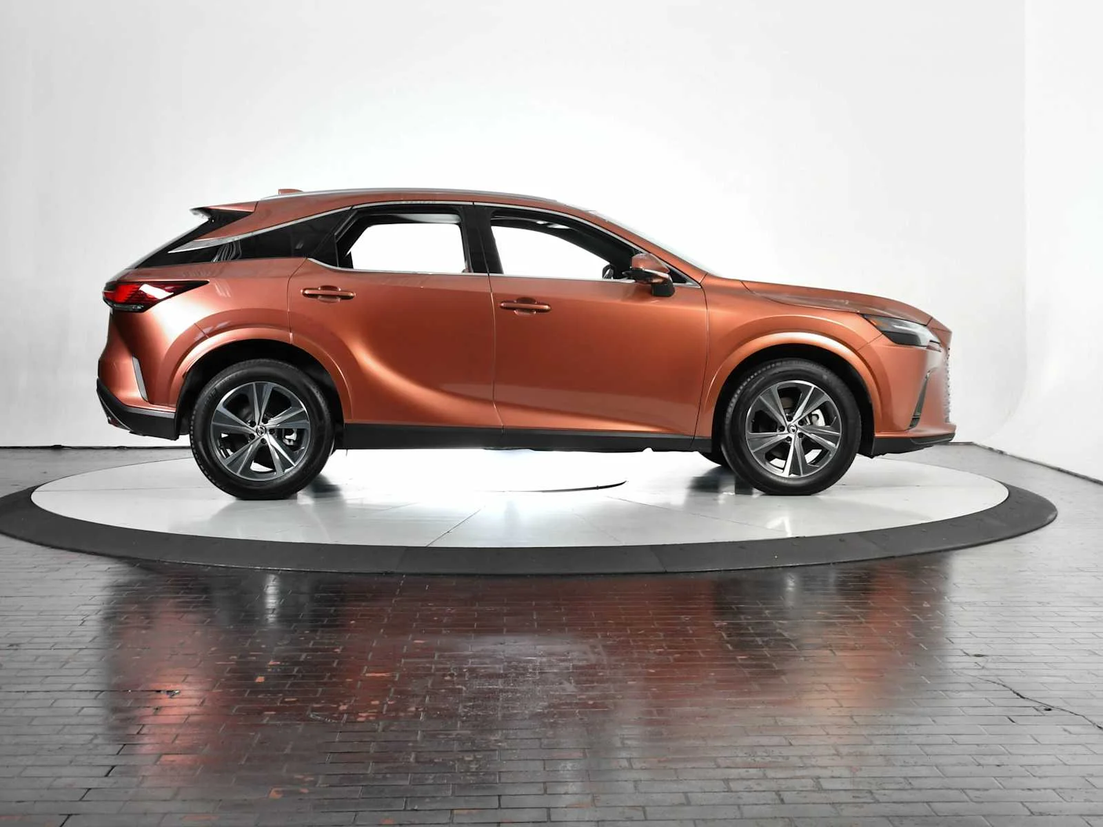 Certified Used 2025 COPPER CREST Lexus Premium image 9