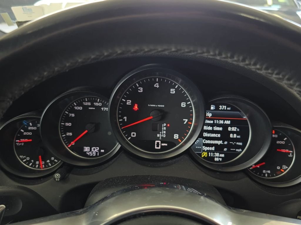 Certified Used 2018  Porsche Platinum Edition image 6