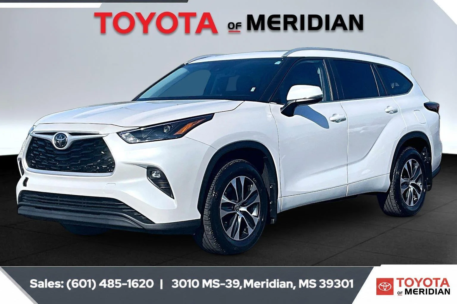 Used 2026 Wind Chill Pearl Toyota XLE image 10