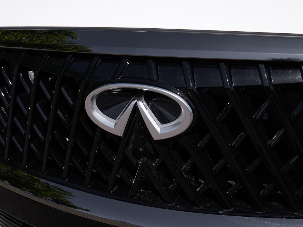 New 2027 2T RAD WHT INFINITI Sport AWD image 3