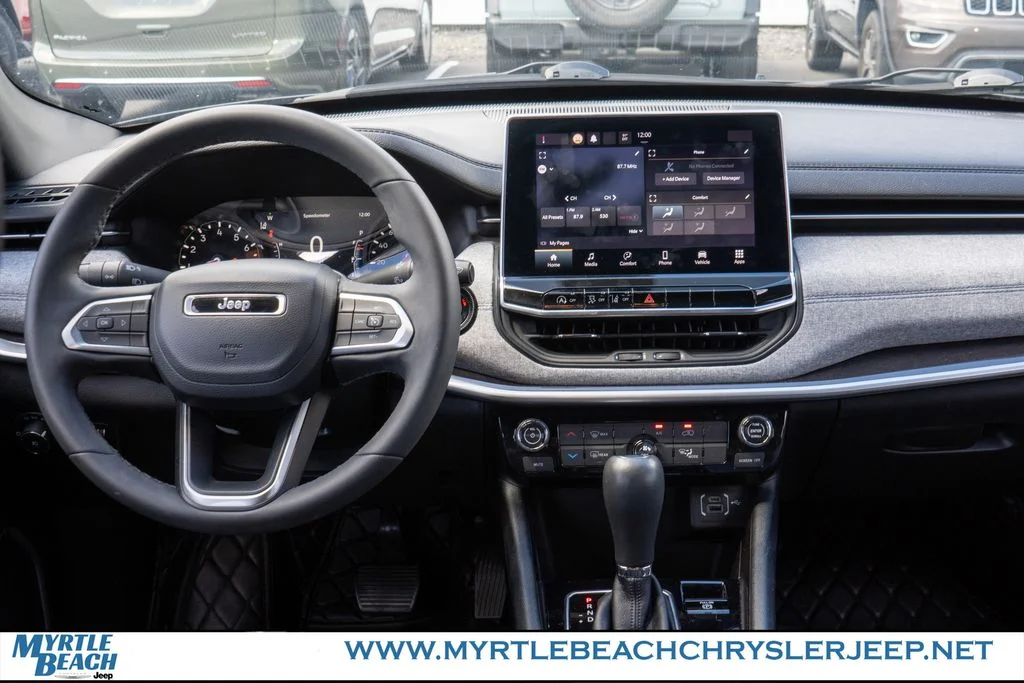 Used 2023 Crystal Metallic Jeep Latitude image 14