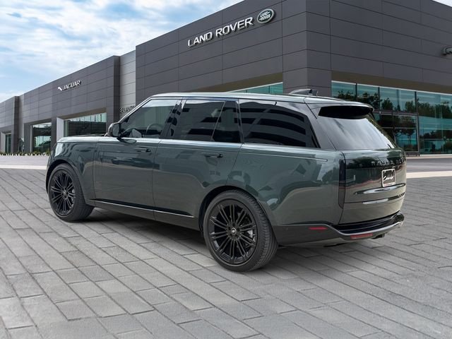 Used 2024  Land Rover SE image 3
