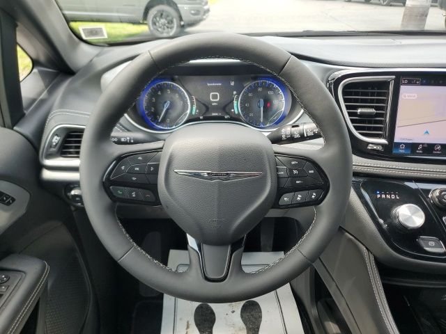 Used 2026 Black Chrysler Limited image 19