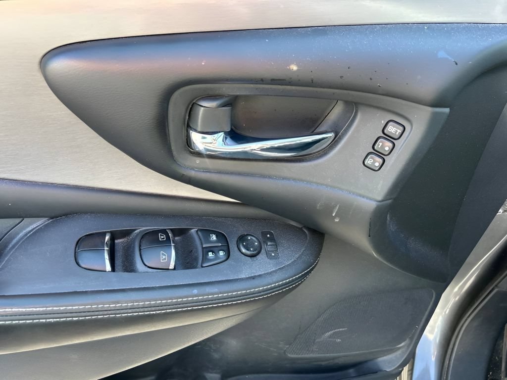 Used 2022 Gun Metallic Nissan SL image 19