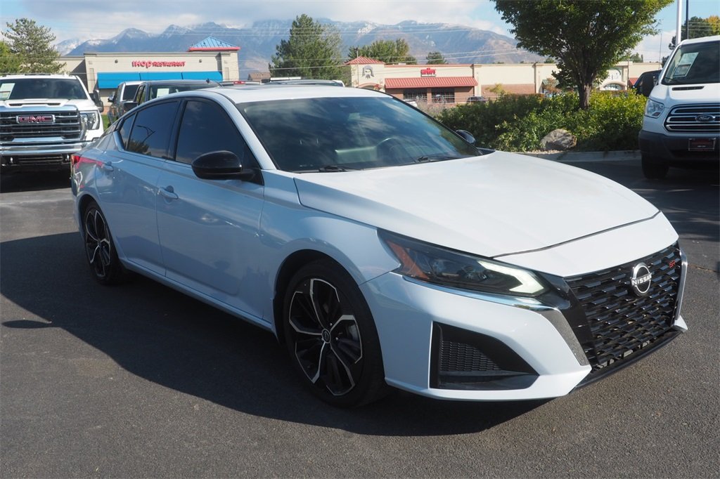 2023 Nissan Altima 2.5 SR photo 2