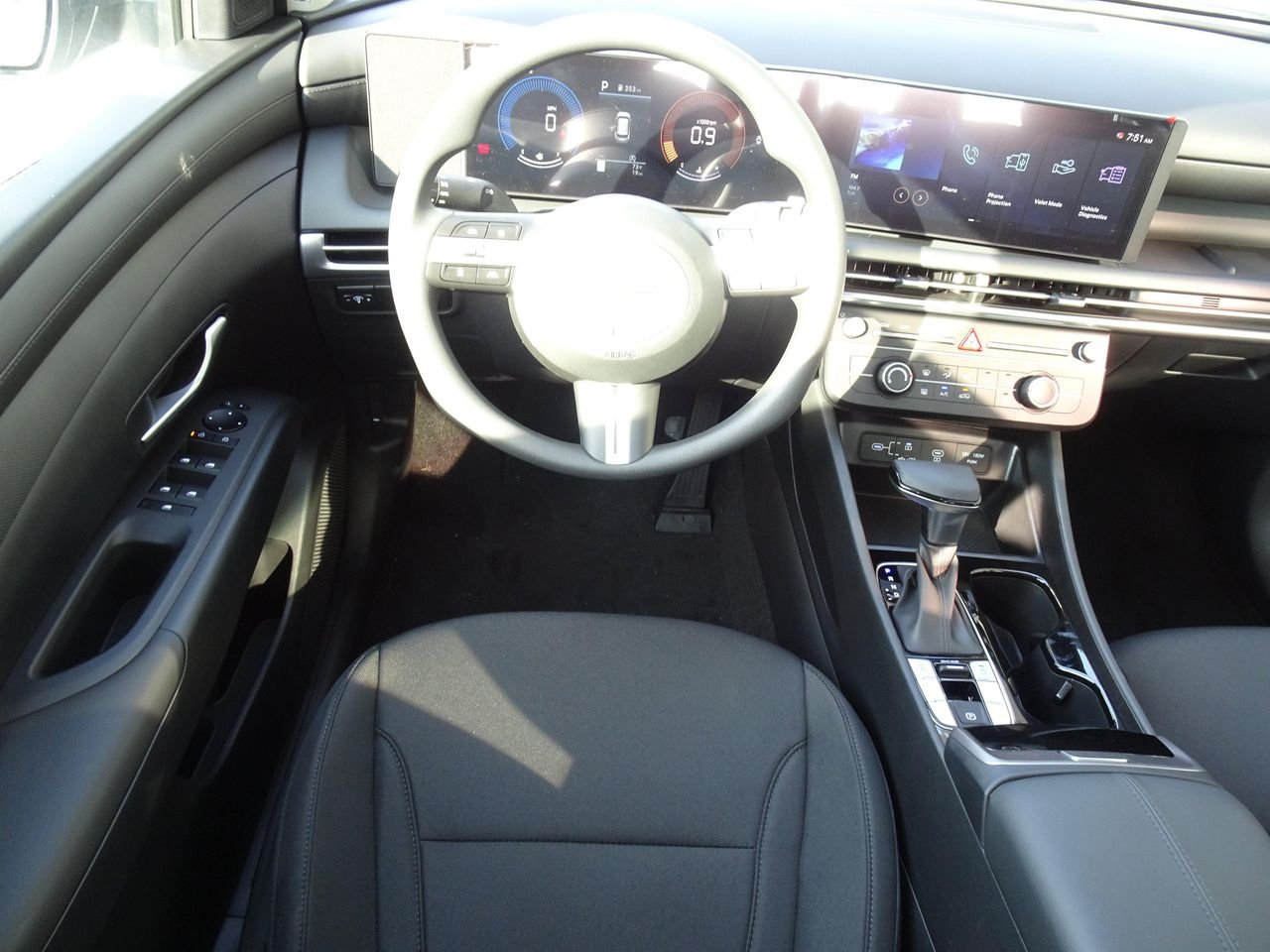 2025 Hyundai Tucson SE - Photo 12