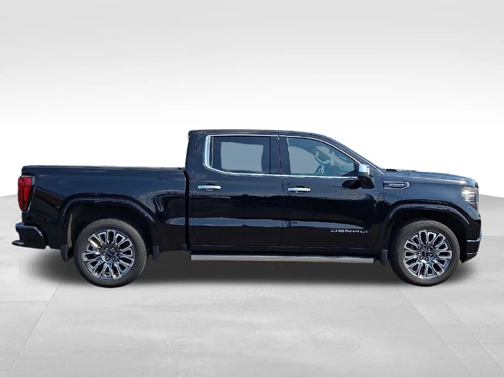 Used 2025 Onyx Black GMC Denali Ultimate image 8