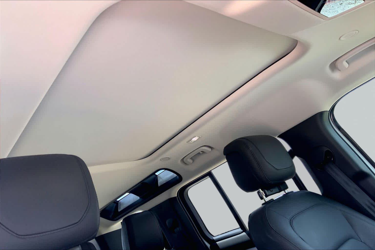 Used 2024 Fuji White Land Rover S image 13
