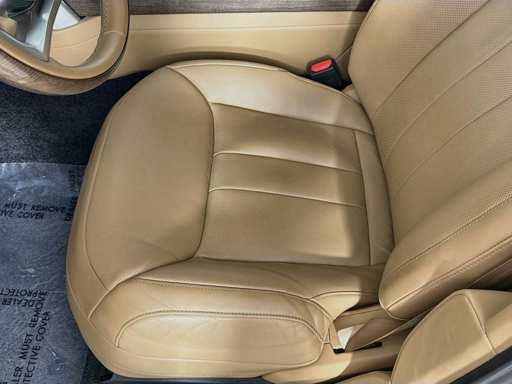 Used 2023 Gold Land Rover SE image 20