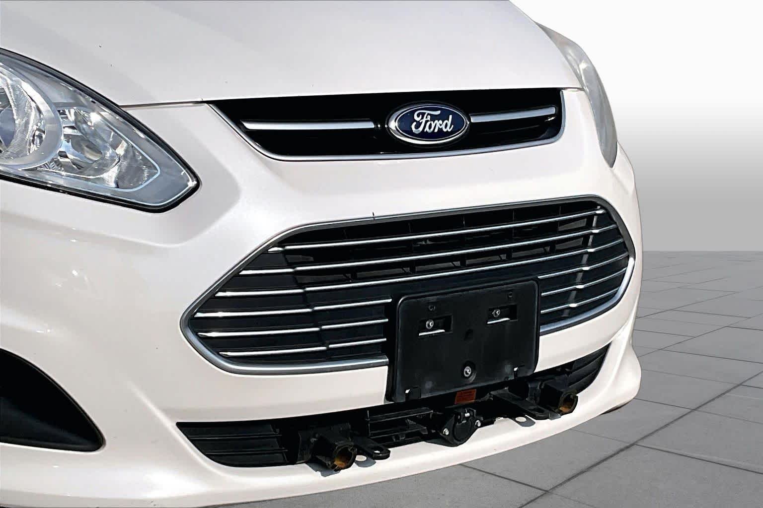 Used 2015 White Platinum Metallic Tri-Coat Ford SEL image 25