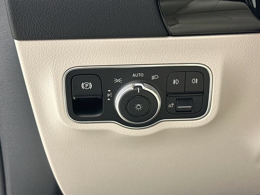 New 2026 Mountain Grey Metallic Mercedes-Benz GLA 250 image 41