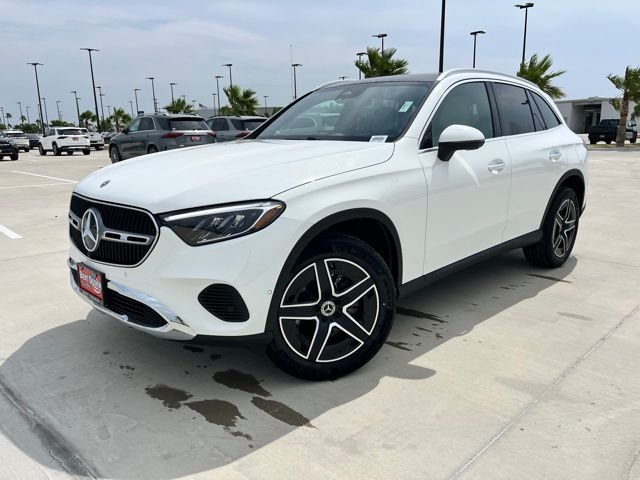 New 2026 Polar White Mercedes-Benz GLC 300 image 3