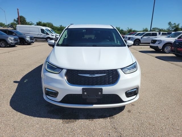 Used 2023 Bright White Clearcoat Chrysler Touring L image 17
