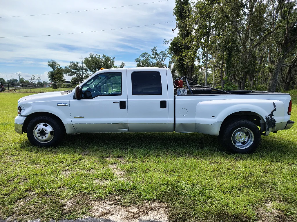Used 2005 Oxford White Clearcoat Ford Lariat 4X2 D.R.W. image 2