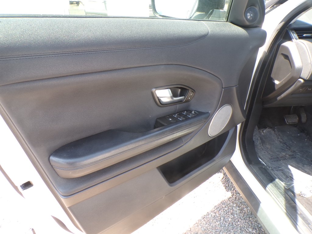 Used 2018 Fuji White Land Rover SE image 13